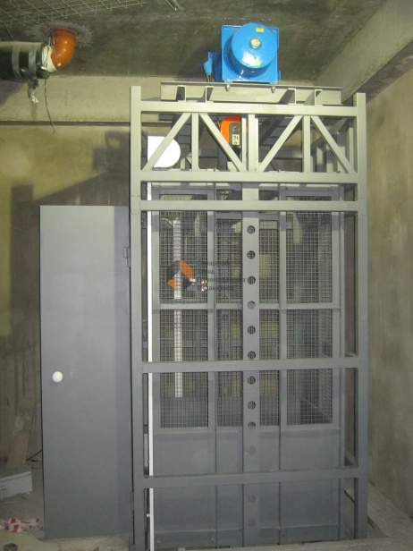 Шахтный подъемник внутри здания Гагарин