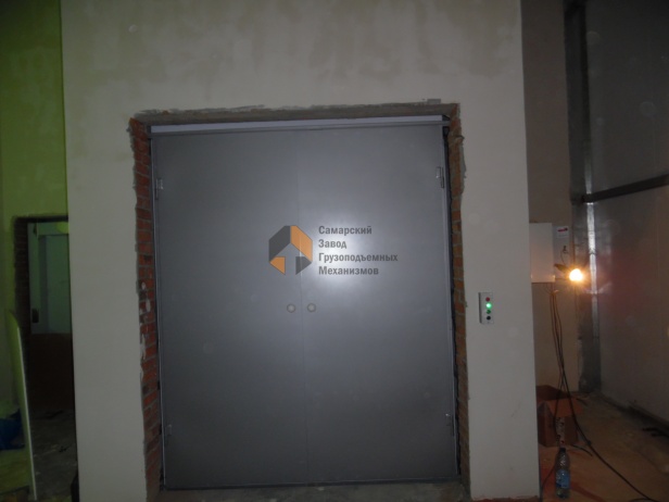 Шахтный подъемник внутри здания Казань