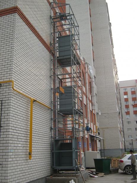 Шахтный подъемник снаружи здания Ульяновск (ИП Осадченко)